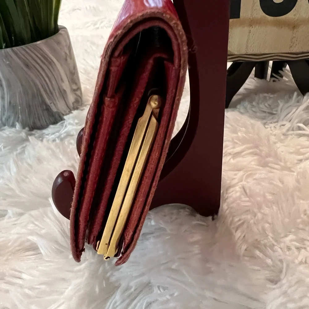 🎉HP🎉 Louis Vuitton Red Epi Porte Monnaie Billets Viennois Kiss Lock Wallet